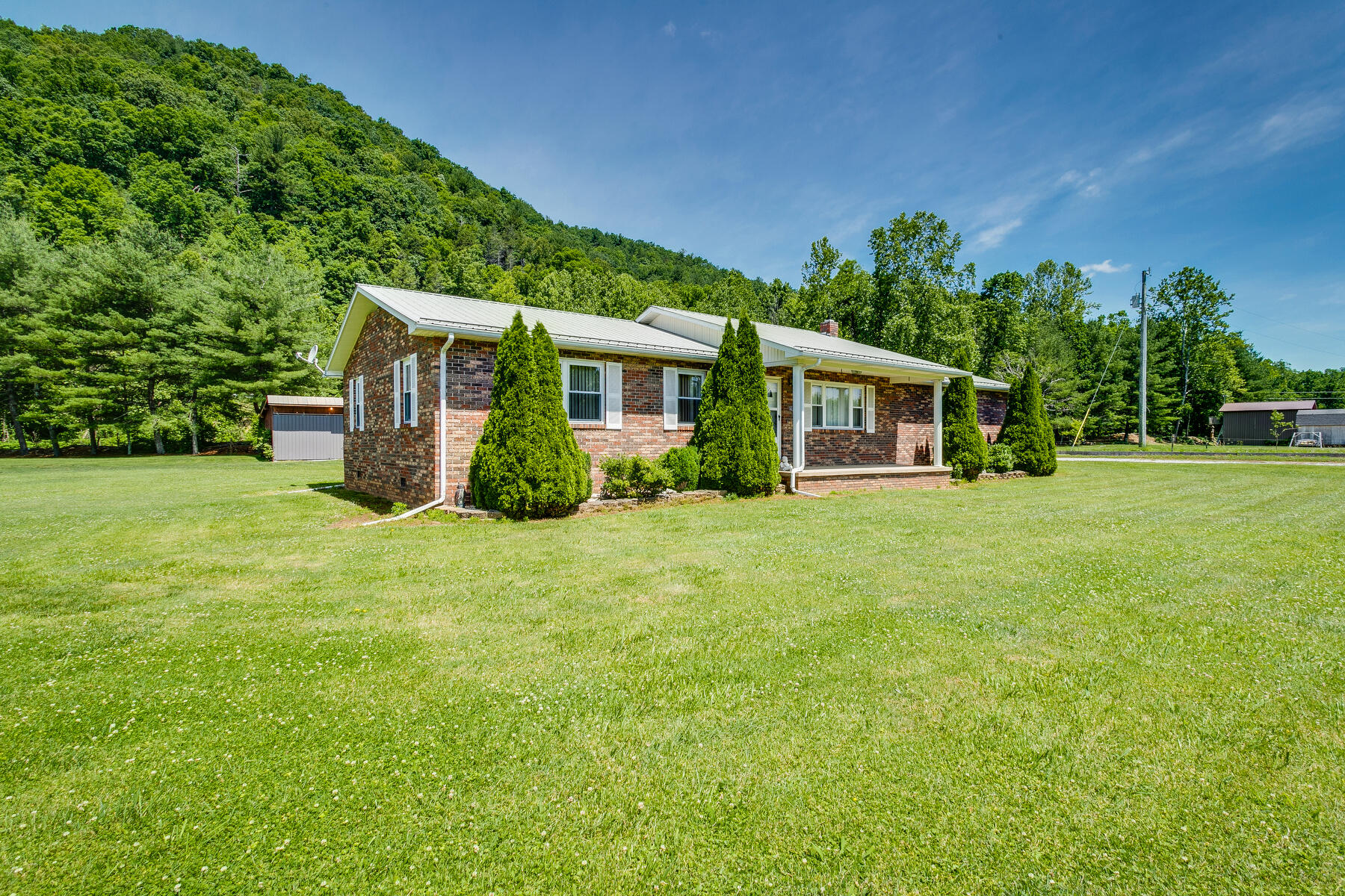 301 Stamper Road Erwin, TN 37650 - Photo 3 of 66 002