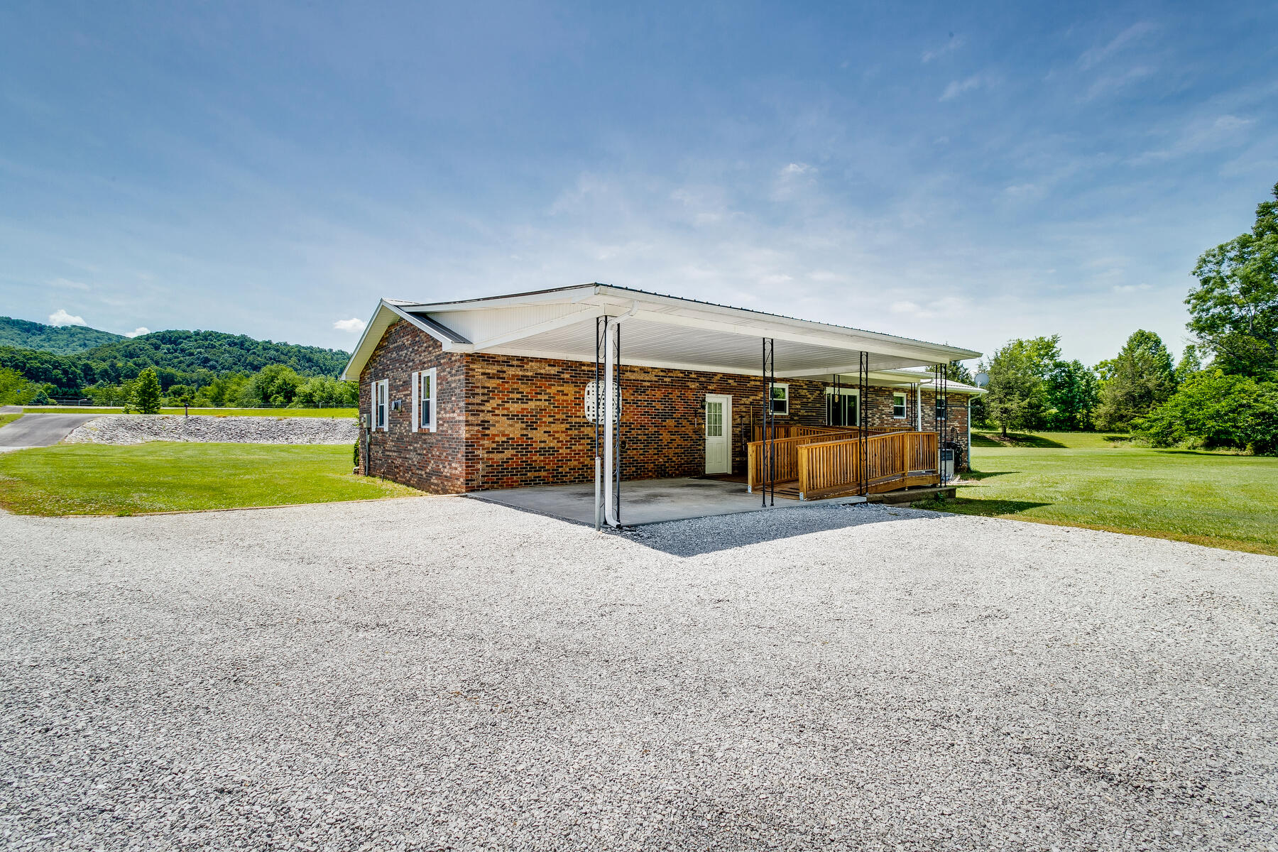 301 Stamper Road Erwin, TN 37650 - Photo 37 of 66 033