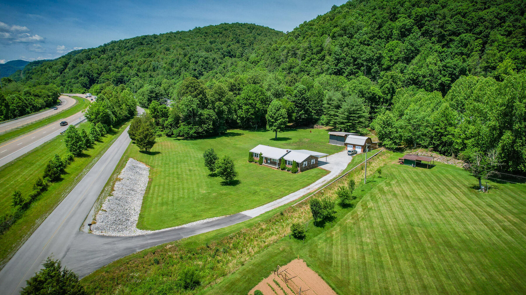301 Stamper Road Erwin, TN 37650 - Photo 4 of 66 105