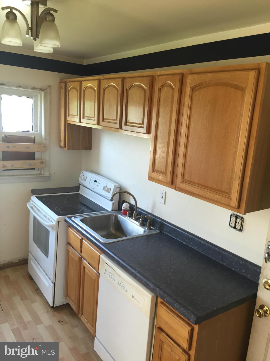 910 Middlesex Road Baltimore, MD 21221 - Photo 5 of 9 Kitchen