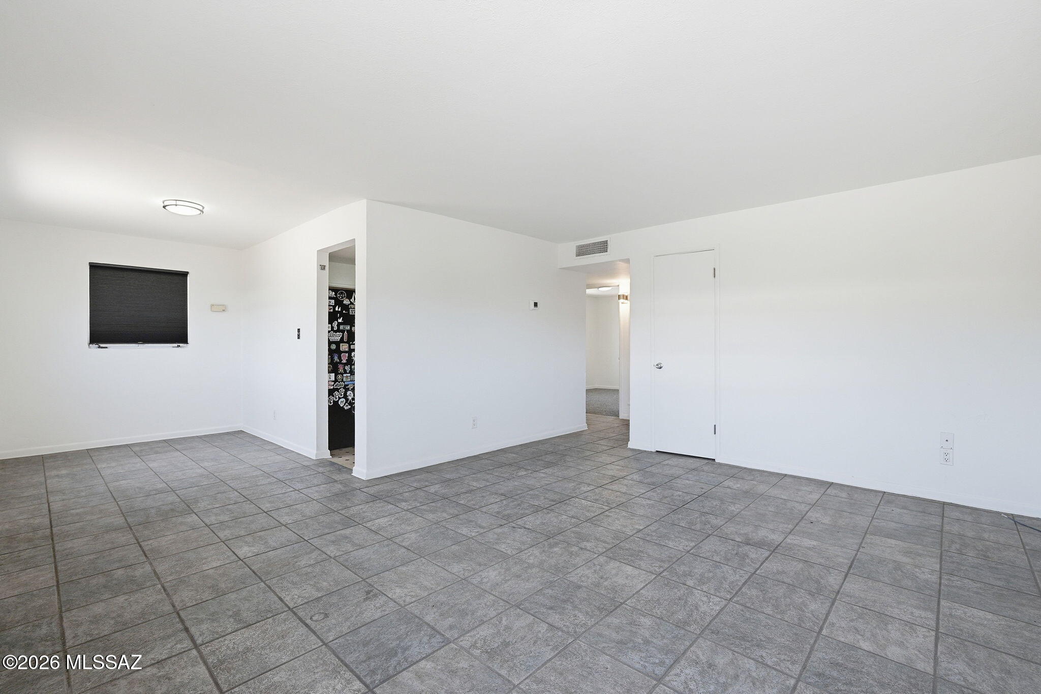 2721 East Fort Lowell Road Tucson, AZ 85716 - Photo 7 of 28 an empty room with windows
