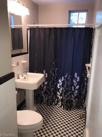 $1,125 | 1700 North Elm Street, Unit O4, Greensboro, NC 27408