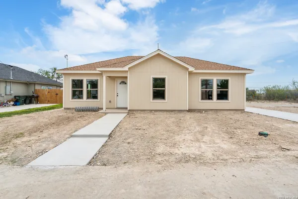 $195,500 | 514 Linda Vista Drive, Del Rio, TX 78840