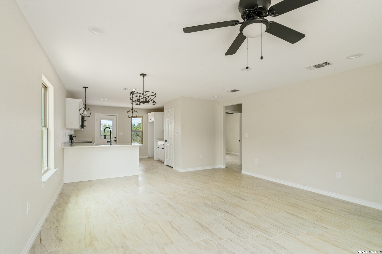 514 Linda Vista Drive Del Rio, TX 78840 - Photo 5 of 27