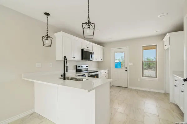 $195,500 | 514 Linda Vista Drive, Del Rio, TX 78840