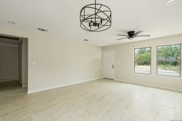 $195,500 | 514 Linda Vista Drive, Del Rio, TX 78840