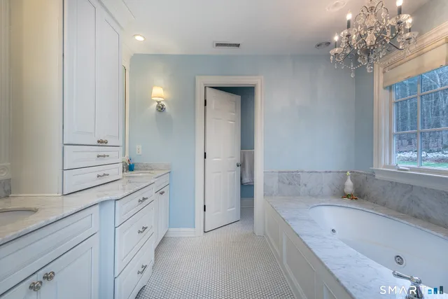 $895,000 | 52 Steeple View Lane, Woodbury, CT 06798