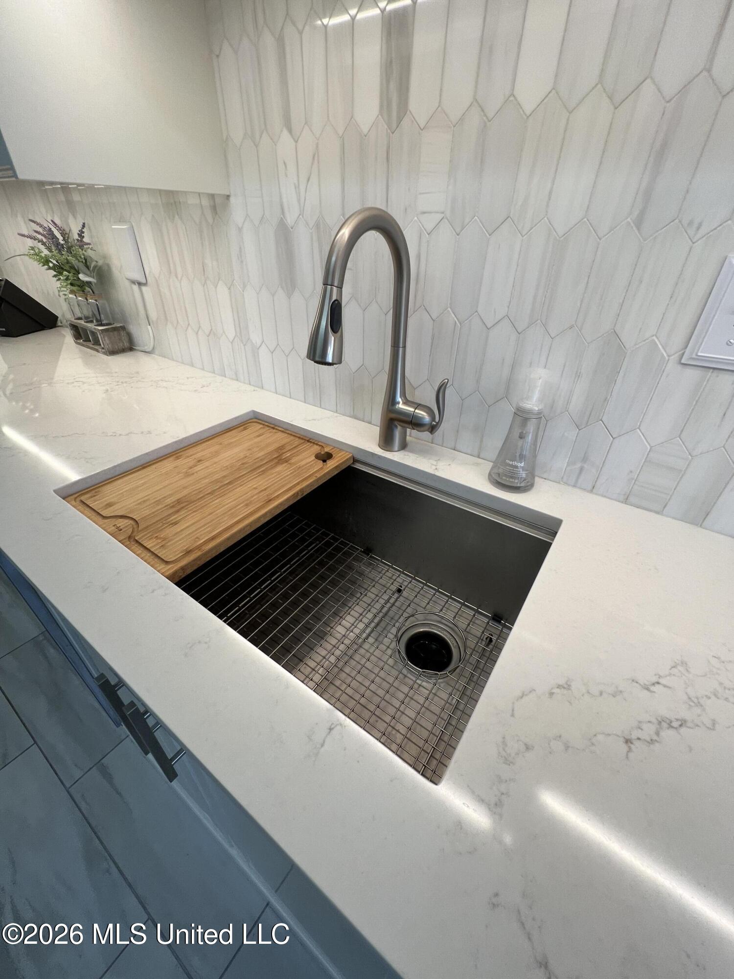 7740 Meadow Ridge Lane Olive Branch, MS 38654 - Photo 14 of 40 Deep sink