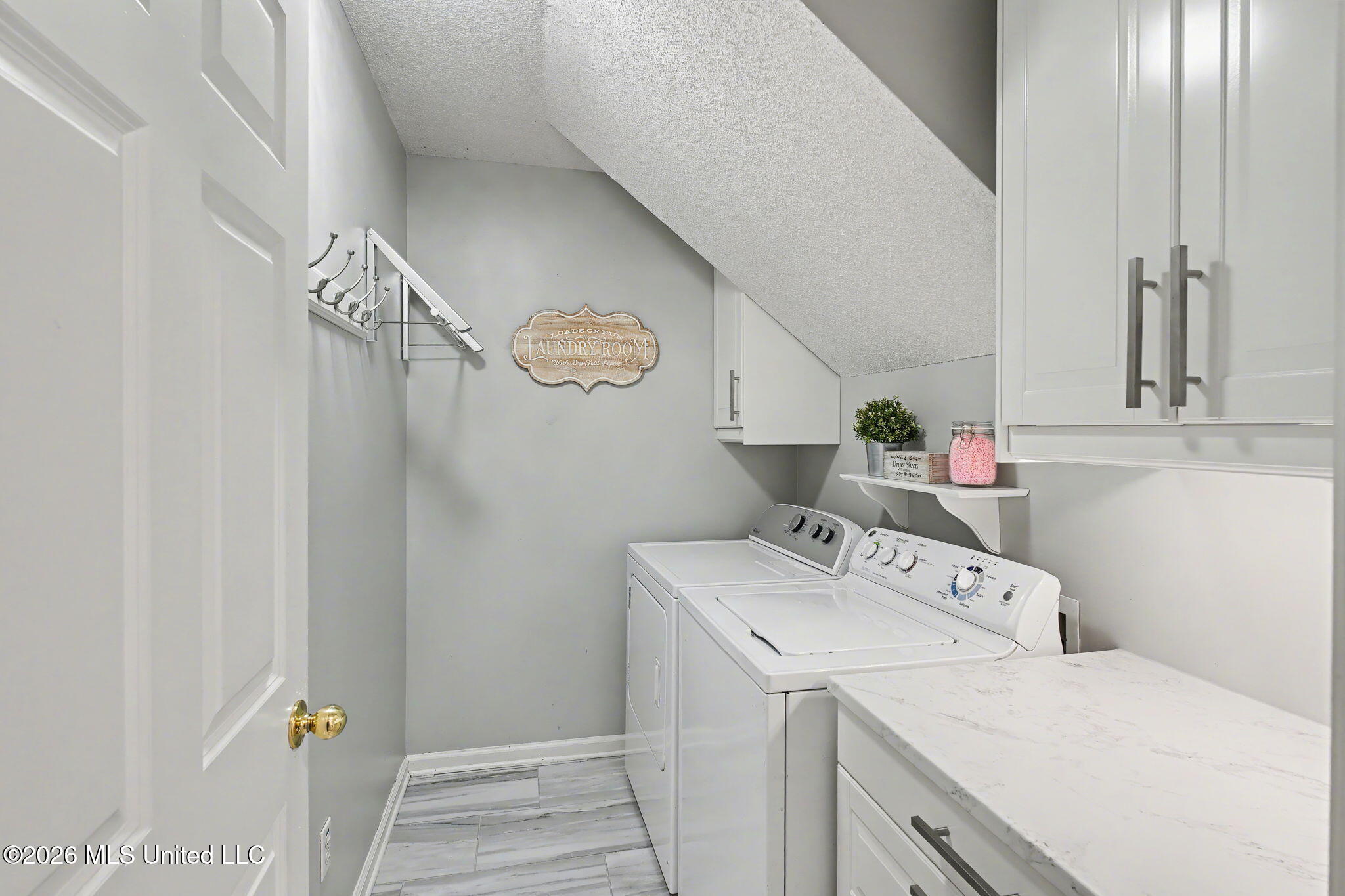 7740 Meadow Ridge Lane Olive Branch, MS 38654 - Photo 16 of 40 Laundry Room