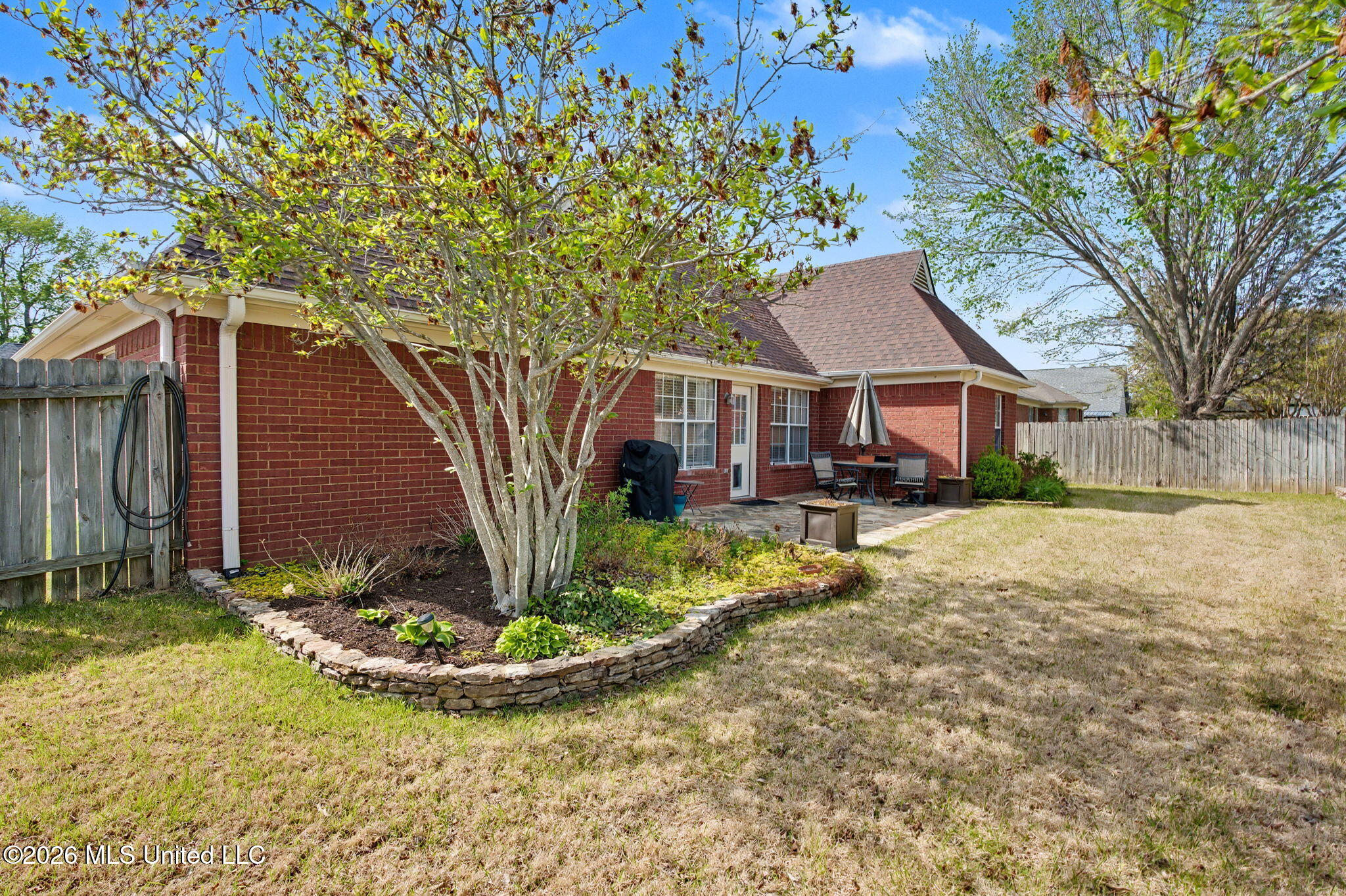 7740 Meadow Ridge Lane Olive Branch, MS 38654 - Photo 29 of 40 Professionally landscaped