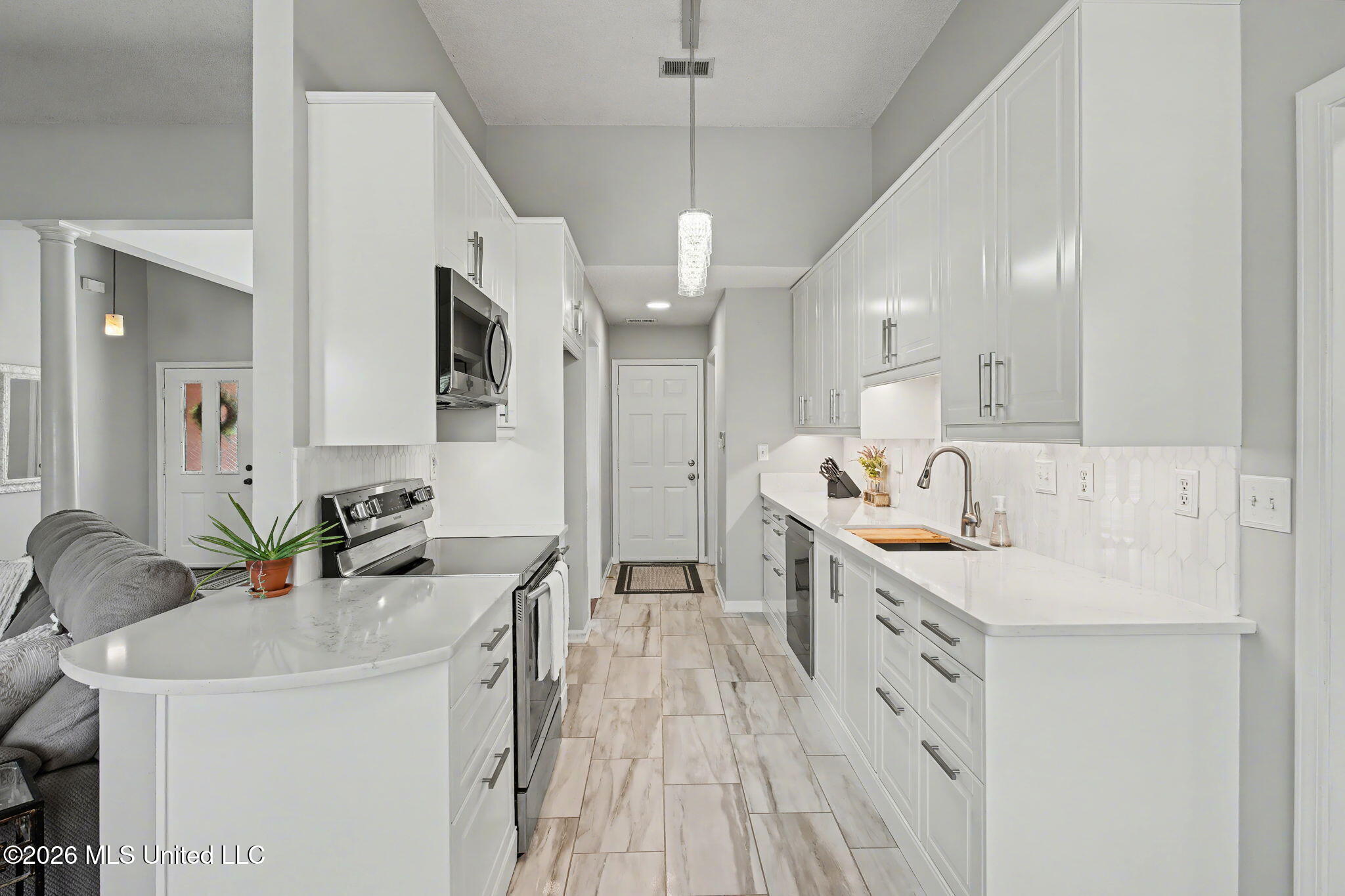 7740 Meadow Ridge Lane Olive Branch, MS 38654 - Photo 3 of 40 Updated kitchen