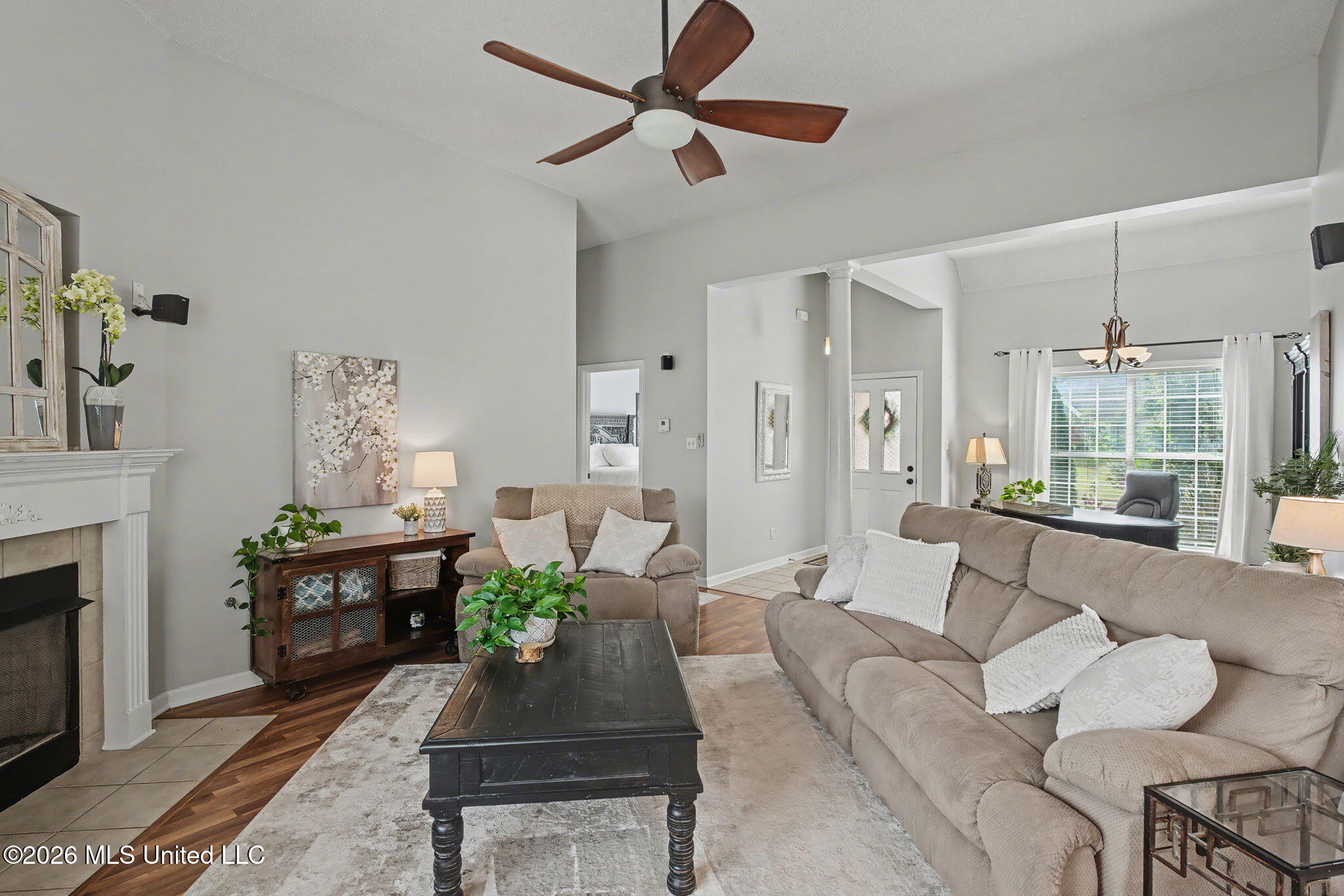 7740 Meadow Ridge Lane Olive Branch, MS 38654 - Photo 8 of 40 Living area