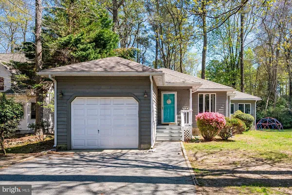 a front view of house with yard