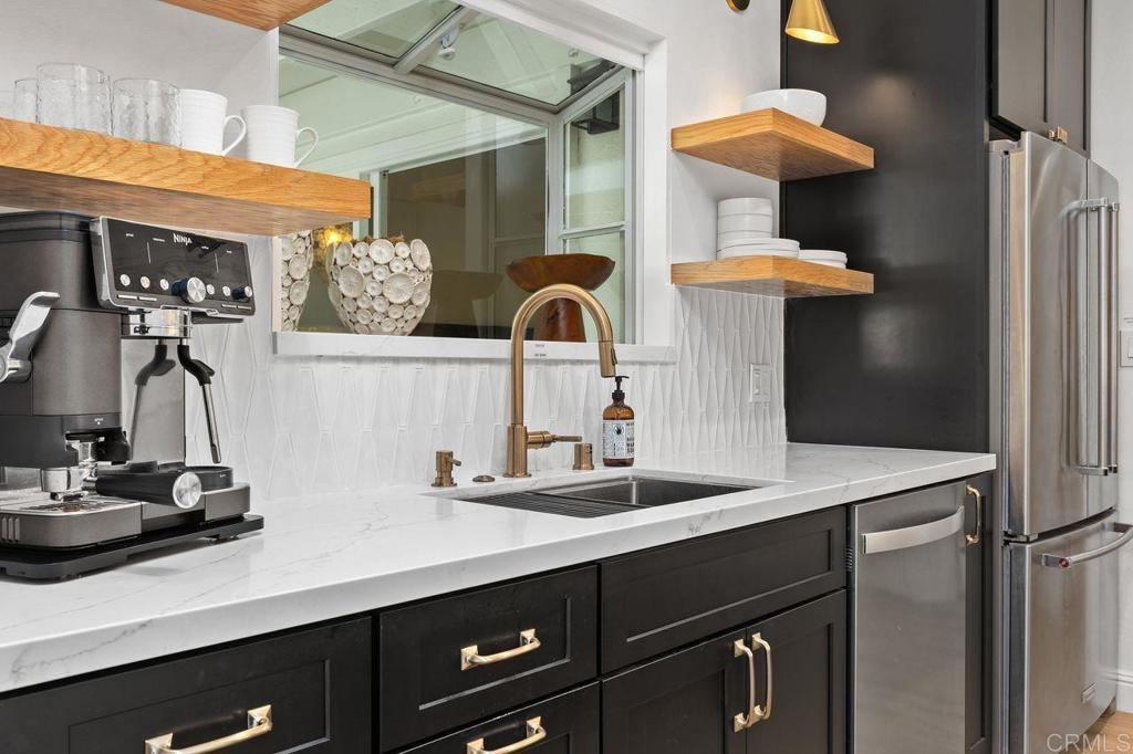 7057 Estrella De Mar Road Carlsbad, CA 92009 - Photo 10 of 40
