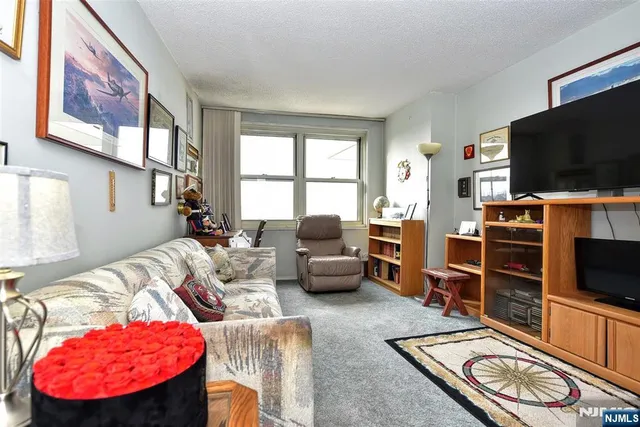 $220,000 | 555 North, Unit 8N, Fort Lee, NJ 07024