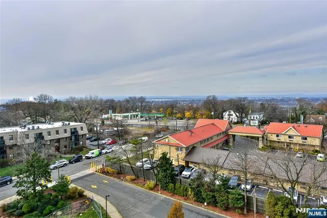 $220,000 | 555 North, Unit 8N, Fort Lee, NJ 07024