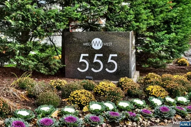 $220,000 | 555 North, Unit 8N, Fort Lee, NJ 07024