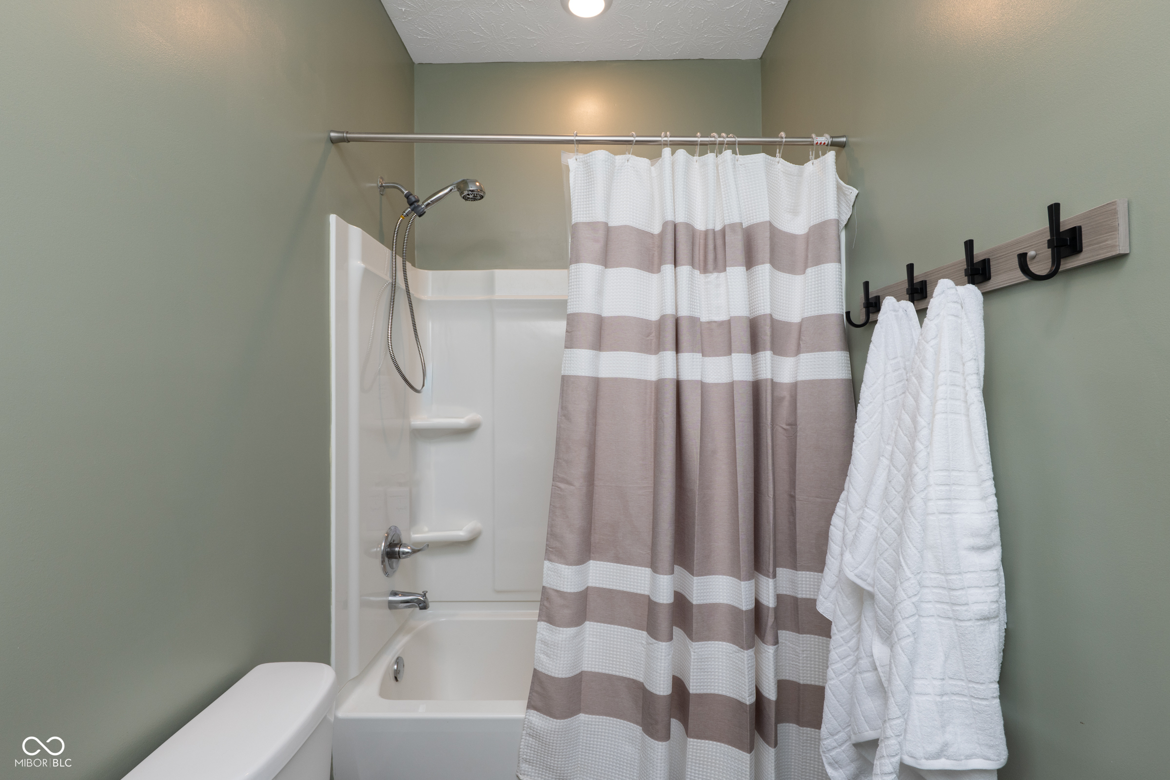 6926 Honeysuckle Way Pendleton, IN 46064 - Photo 21 of 28
