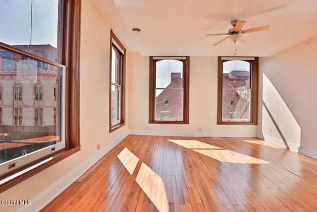 $2,228 | 256 Broadway, Unit 302, Troy, NY 12180