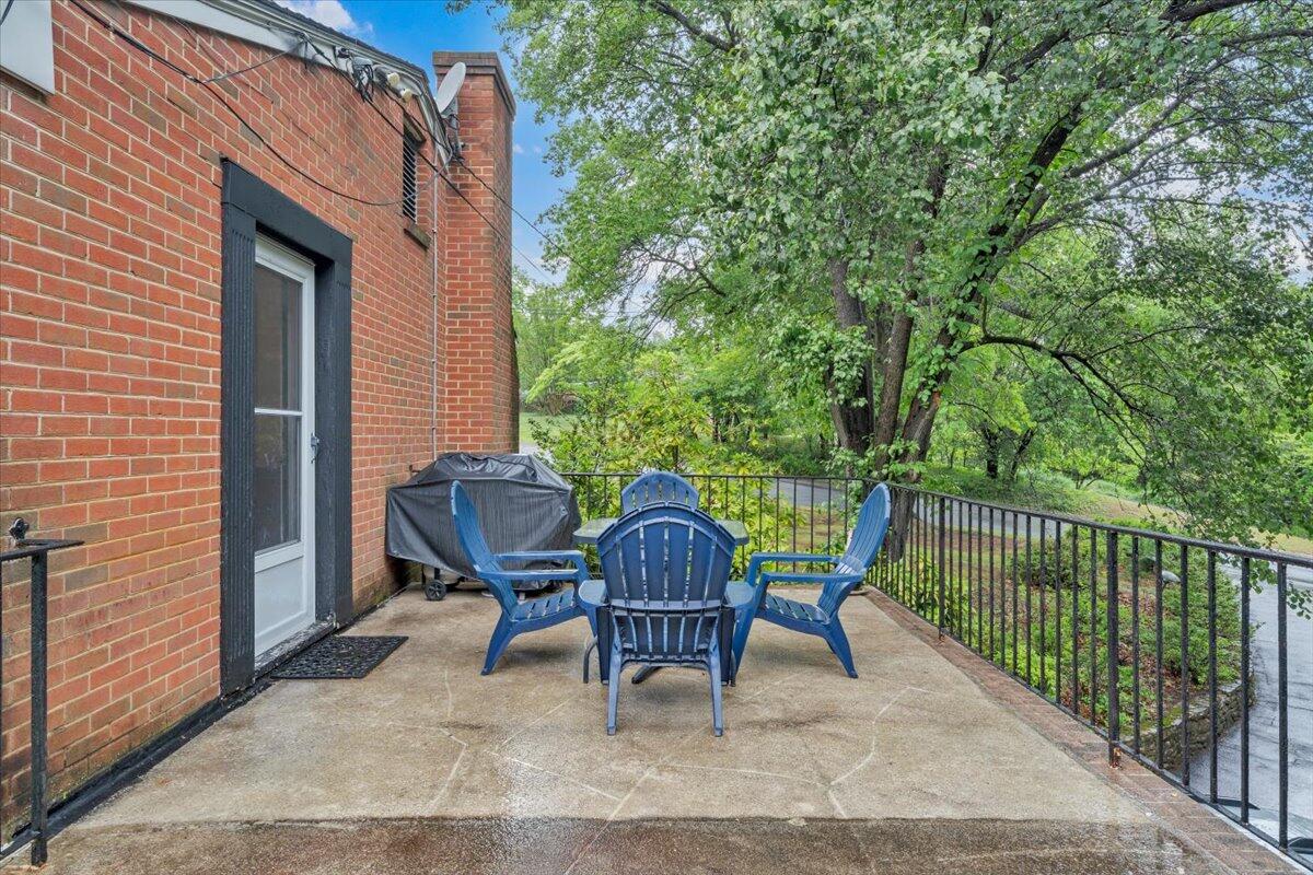 4508 Rosecrest Road Roanoke, VA 24018 - Photo 32 of 39 Patio