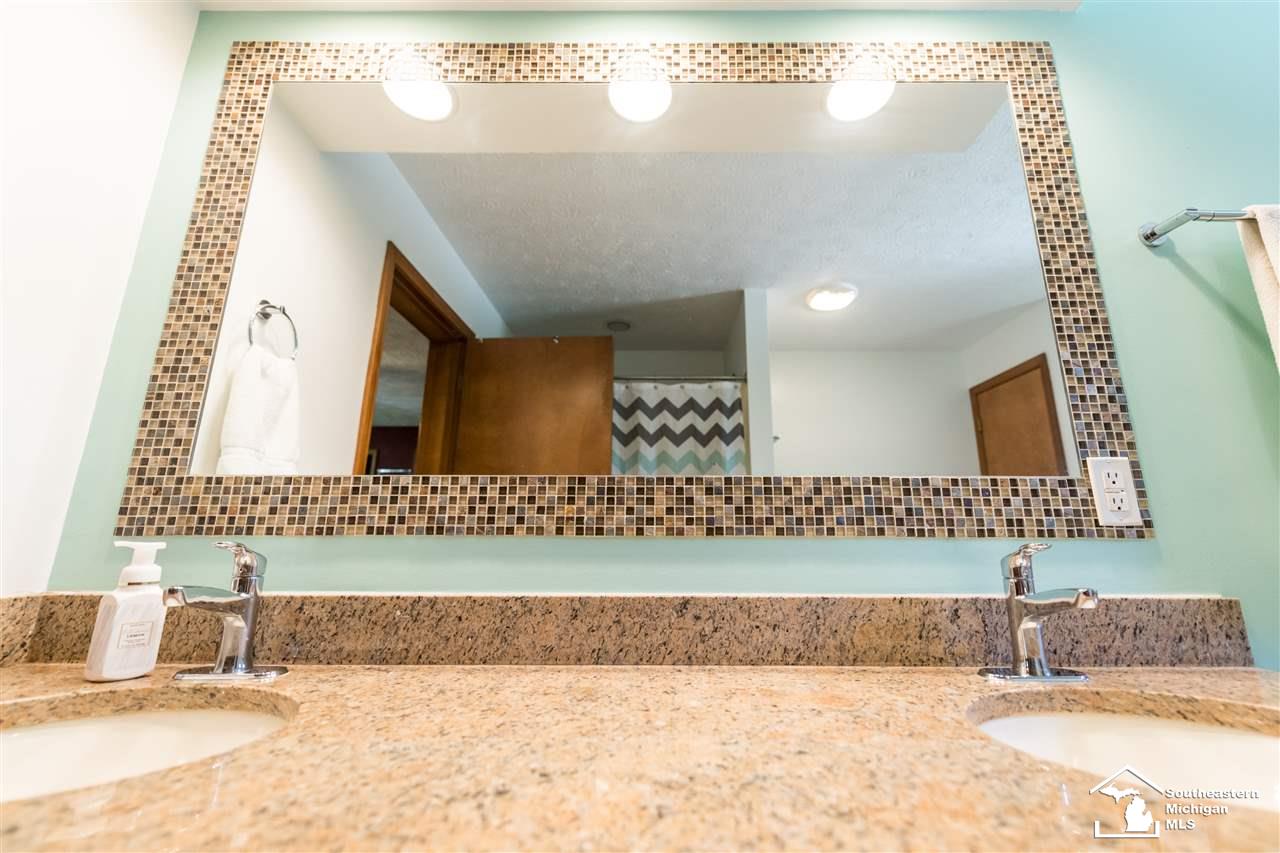 4101 Piehl Road Ottawa Lake, MI 49267 - Photo 25 of 40 Granite Countertop with D