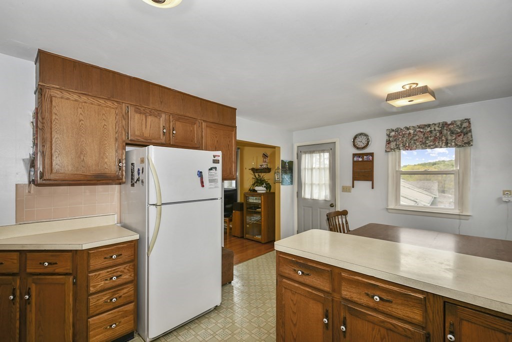 255 Richardson Road Fitchburg, MA 01420 - Photo 3 of 25 Gallery Image 3