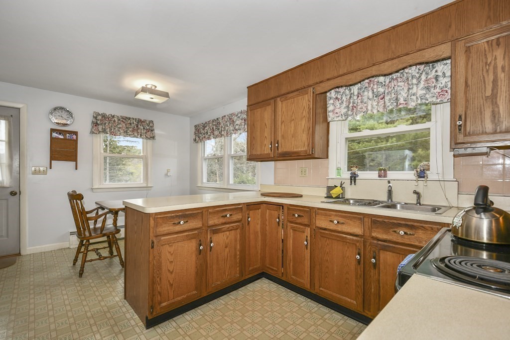 255 Richardson Road Fitchburg, MA 01420 - Photo 4 of 25 Gallery Image 4