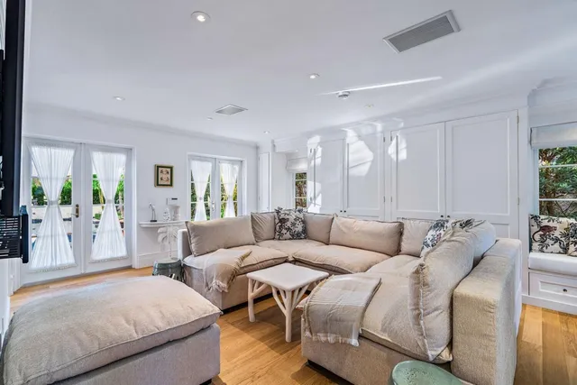 a black and white photo of a room