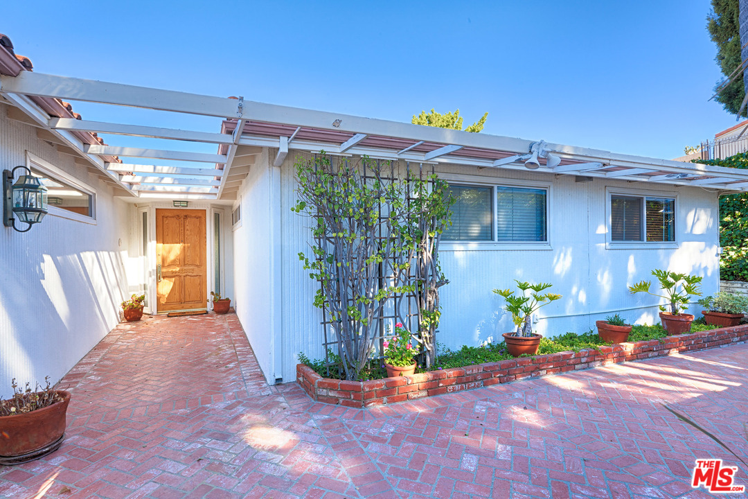 15693 Royal Ridge Road Sherman Oaks, CA 91403 - Photo 3 of 24