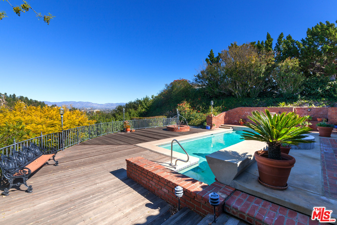 15693 Royal Ridge Road Sherman Oaks, CA 91403 - Photo 4 of 24