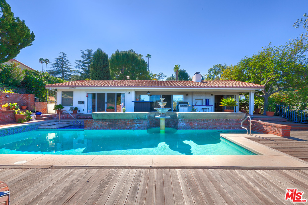 15693 Royal Ridge Road Sherman Oaks, CA 91403 - Photo 7 of 24
