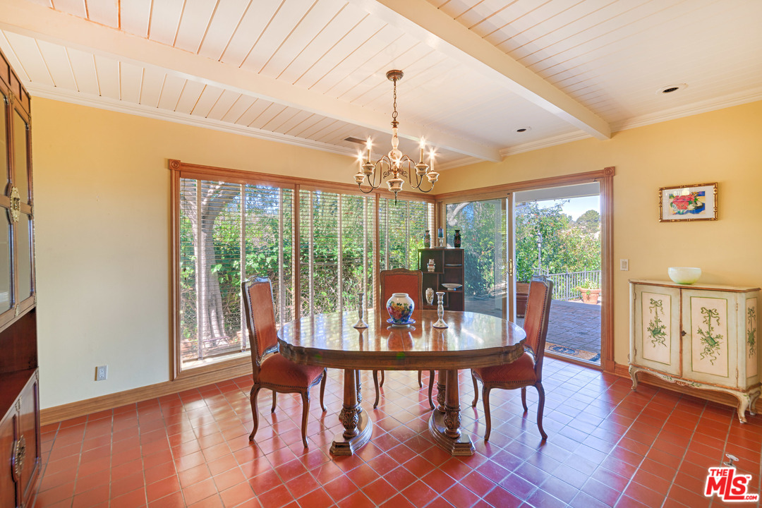 15693 Royal Ridge Road Sherman Oaks, CA 91403 - Photo 9 of 24