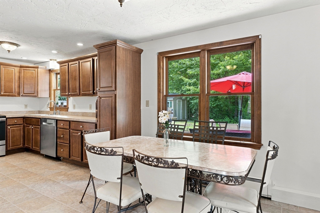 25 Mockingbird Lane Maynard, MA 01754 - Photo 10 of 31