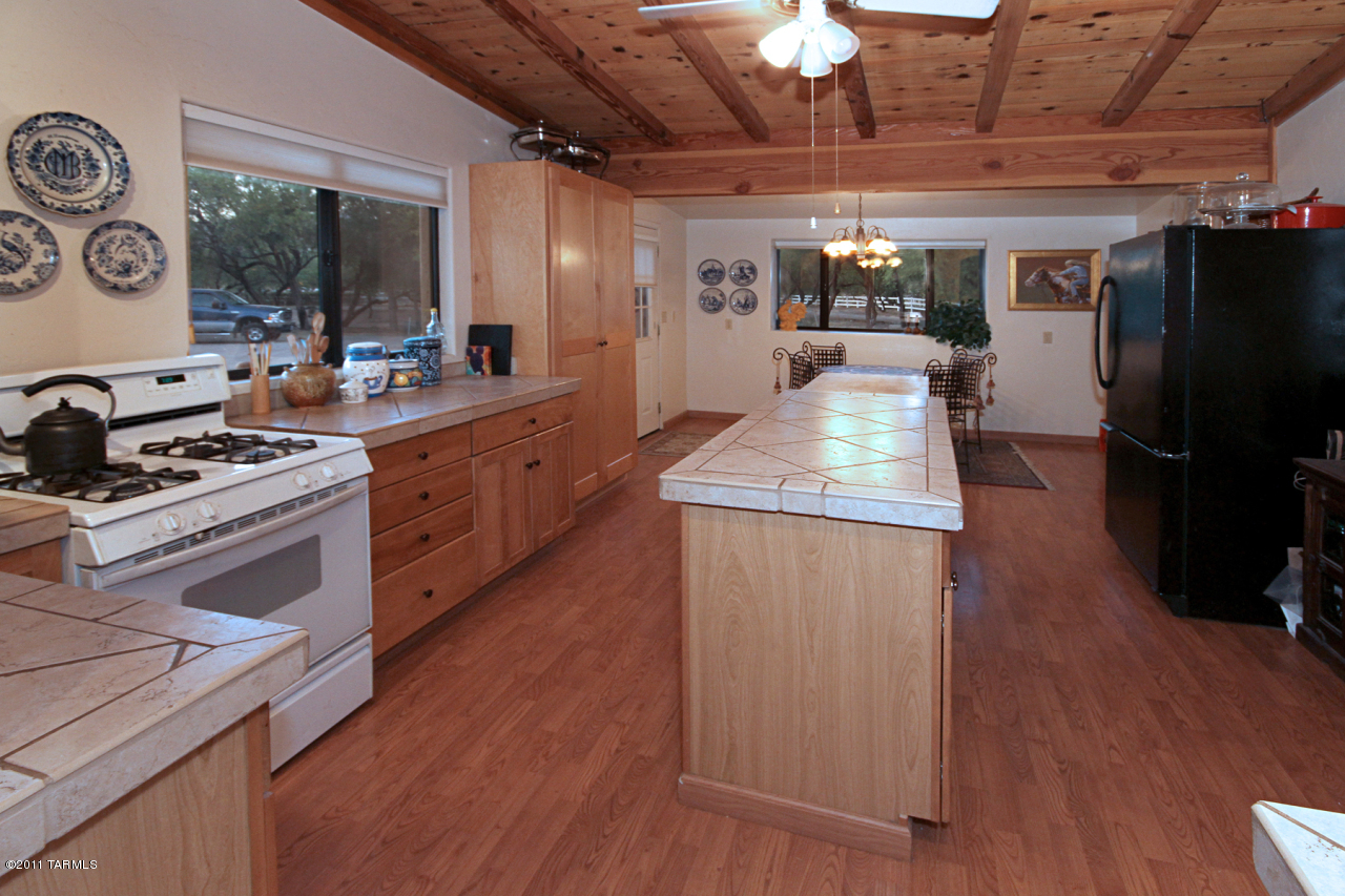 8370 East Tanque Verde Road Tucson, AZ 85749 - Photo 5 of 20