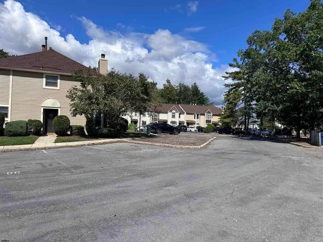 $2,300 | 39 Cambridge Townhouse Drive, Unit 39, Egg Harbor Township, NJ 08234