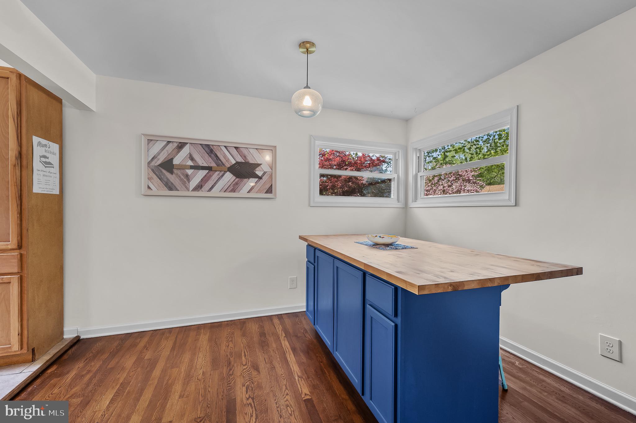 25 Anderson Road Newark, DE 19713 - Photo 8 of 24 Dining Area with Hardwood Floors