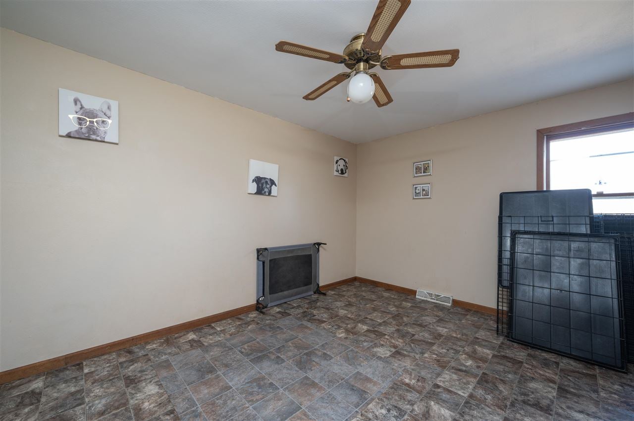 1045 Vine Avenue Riverside, IA 52327 - Photo 30 of 42 Gallery Image 30