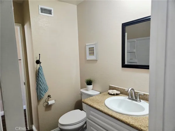 $569,000 | 955 Las Lomas Drive, Unit D, La Habra, CA 90631