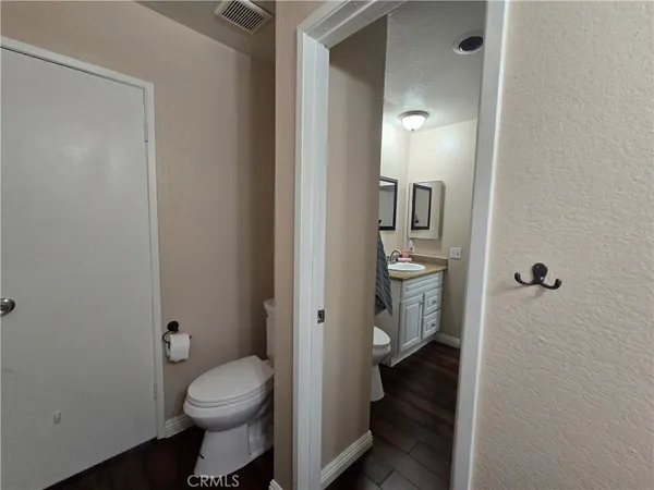 $569,000 | 955 Las Lomas Drive, Unit D, La Habra, CA 90631