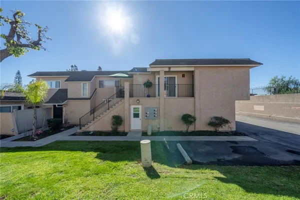 $569,000 | 955 Las Lomas Drive, Unit D, La Habra, CA 90631