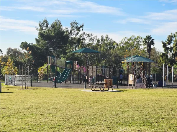 $569,000 | 955 Las Lomas Drive, Unit D, La Habra, CA 90631