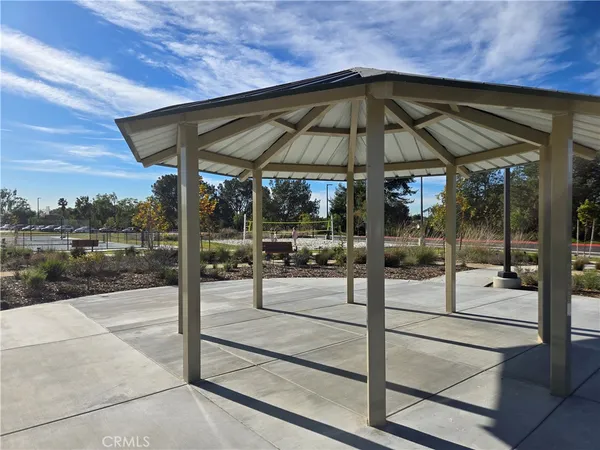 $569,000 | 955 Las Lomas Drive, Unit D, La Habra, CA 90631