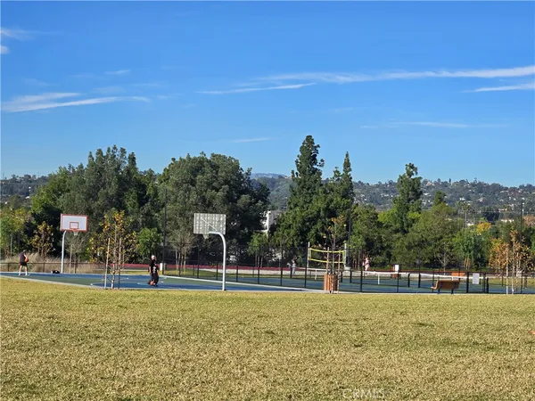 $569,000 | 955 Las Lomas Drive, Unit D, La Habra, CA 90631