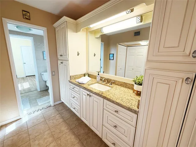 $520,000 | 5900 Shore Boulevard South, Unit 512, Gulfport, FL 33707