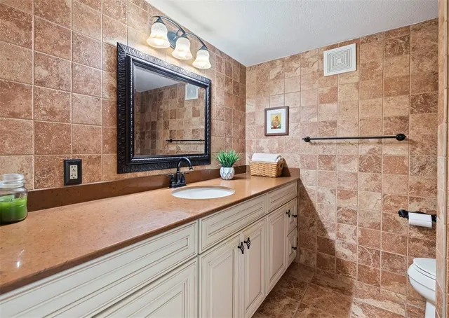 $520,000 | 5900 Shore Boulevard South, Unit 512, Gulfport, FL 33707