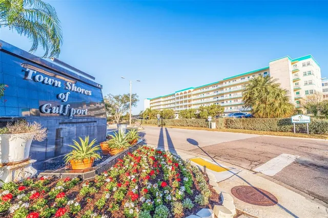 $520,000 | 5900 Shore Boulevard South, Unit 512, Gulfport, FL 33707