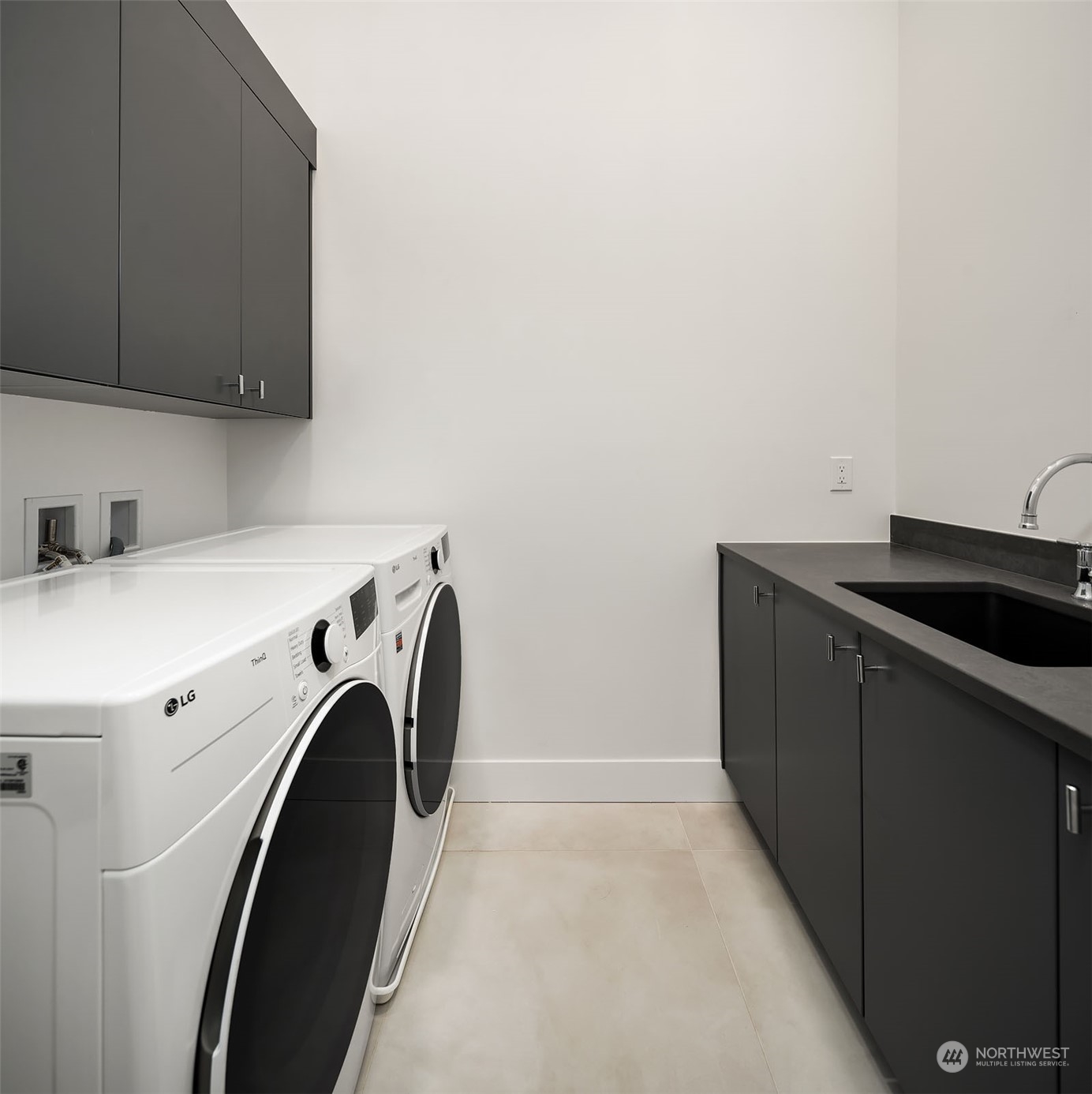 910 North 31st Street Renton, WA 98056 - Photo 29 of 32 a utility room with dryer and washer