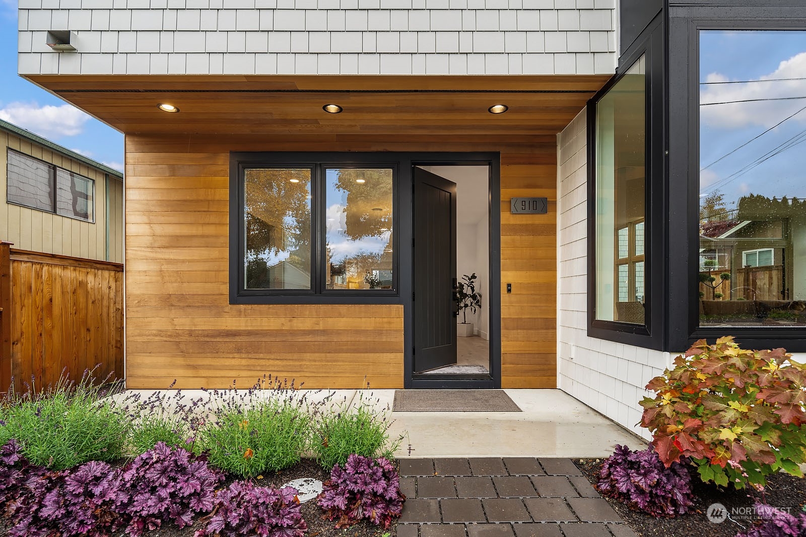 910 North 31st Street Renton, WA 98056 - Photo 4 of 32 a front view of a house