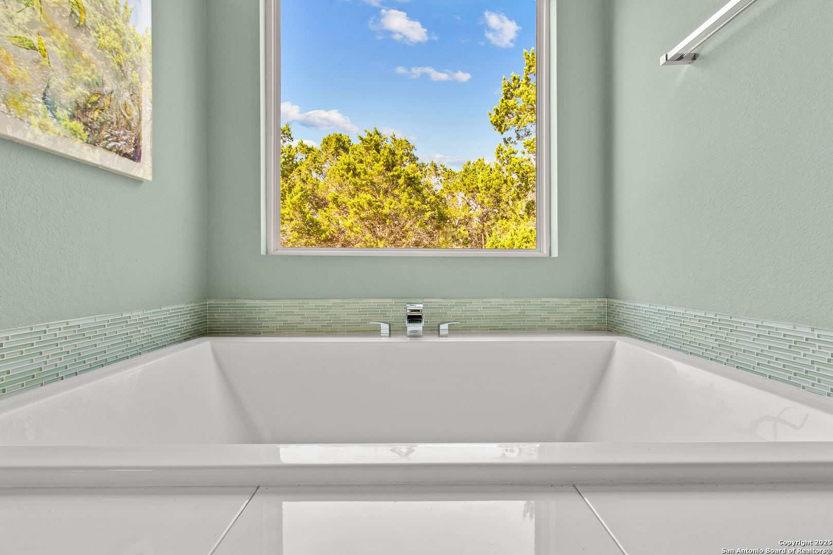 1280 Stoney Ridge Road Bulverde, TX 78163 - Photo 13 of 25 a bathroom with a bathtub