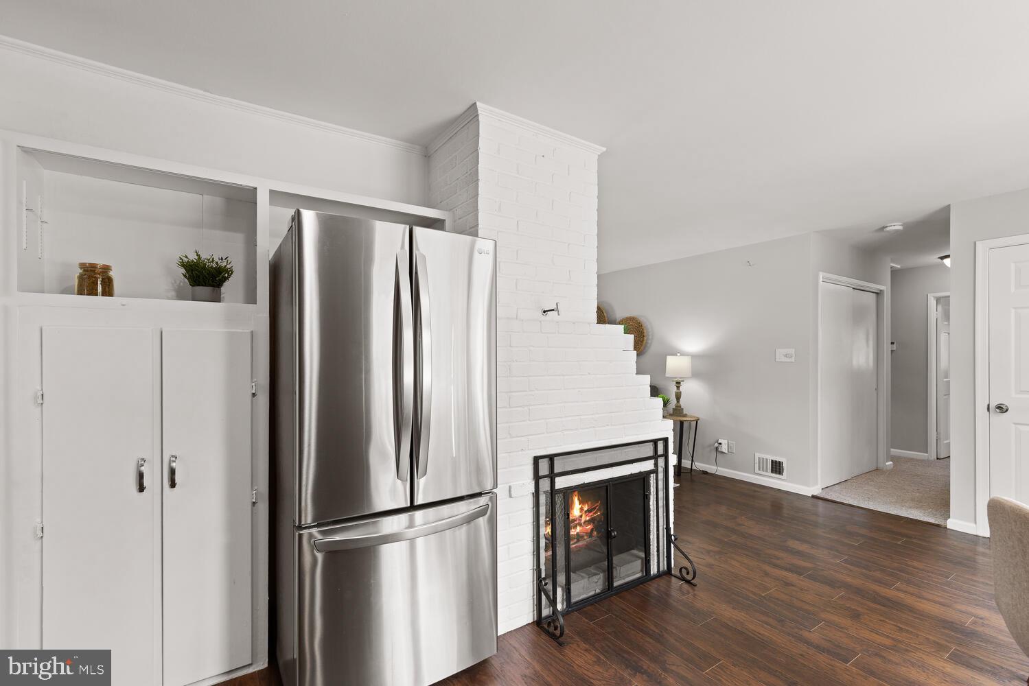 5333 Ravensworth Road Springfield, VA 22151 - Photo 17 of 38 Sunny eat-in kitchen w stainless steel appliances!